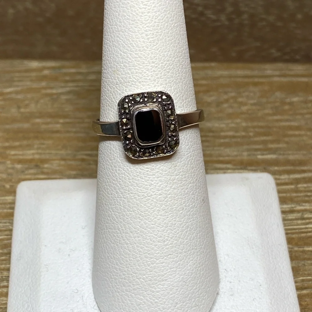 Vintage sterling silver marcasite black onyx Square Ring size 7.5